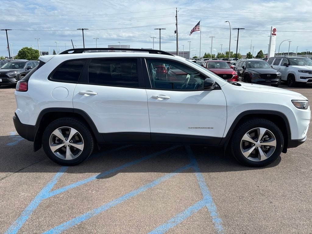 2022 Jeep Cherokee — interior view