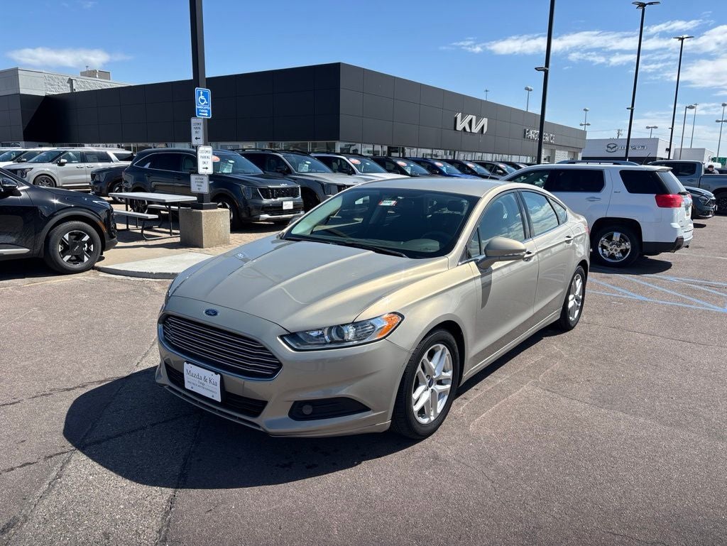 2015 Ford Fusion SE in Tectonic — front three-quarter view